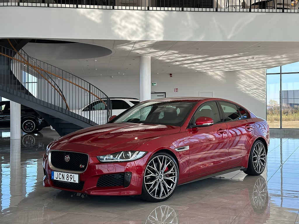 Jaguar XE S 380hk Automat / Meridian / Navi / Unik / Premium