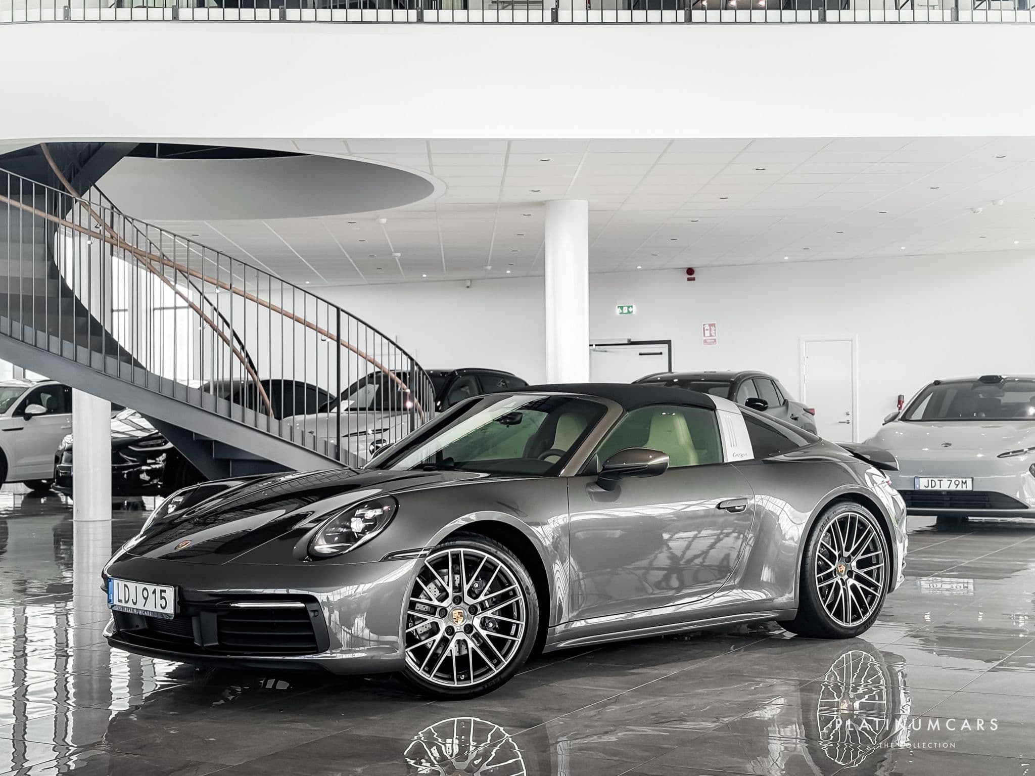 Porsche 992 Targa 4 PDK 385hk 2023 / Sv.såld / 200mil