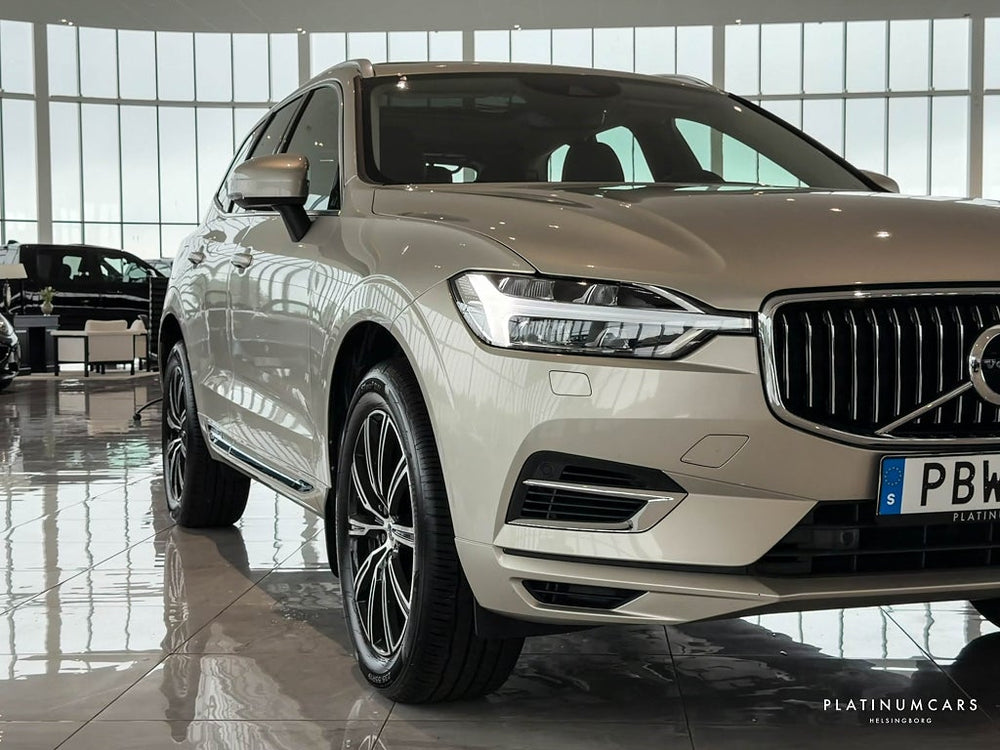 Volvo XC60 Recharge T6 AWD Momentum Advanced 341hk / Pano / VOC