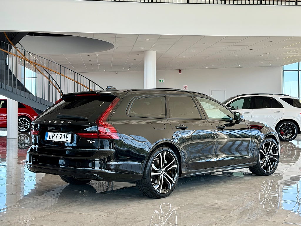 Volvo V90 T8 AWD 456hk / Ultra Dark / B&W / Luftfjädring / Pano
