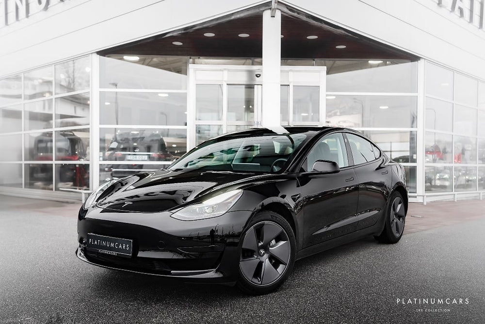 Tesla Model 3 Standard Range 2023 / LEASEBAR