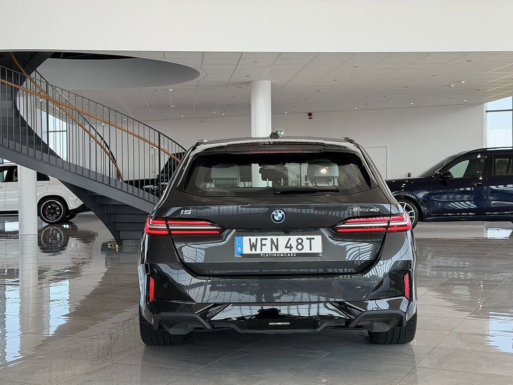 BMW i5 eDrive40 Touring M Sport 340hk / Connected Prof / H&K