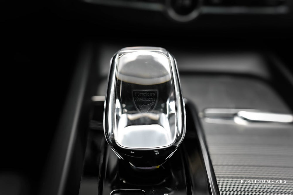 Volvo XC60 II Recharge T6 AWD Plus Dark Edition / LEASEBAR