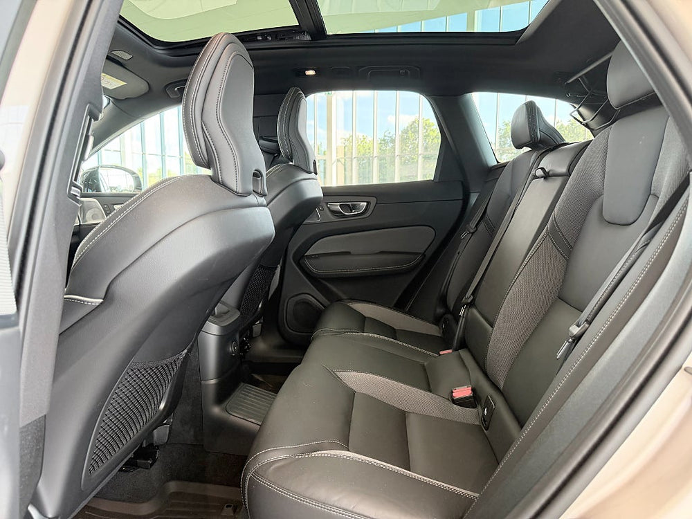 Volvo XC60 T6 Plug-In AWD 350hk / ULTRA DARK / Luftfjädring / B&W