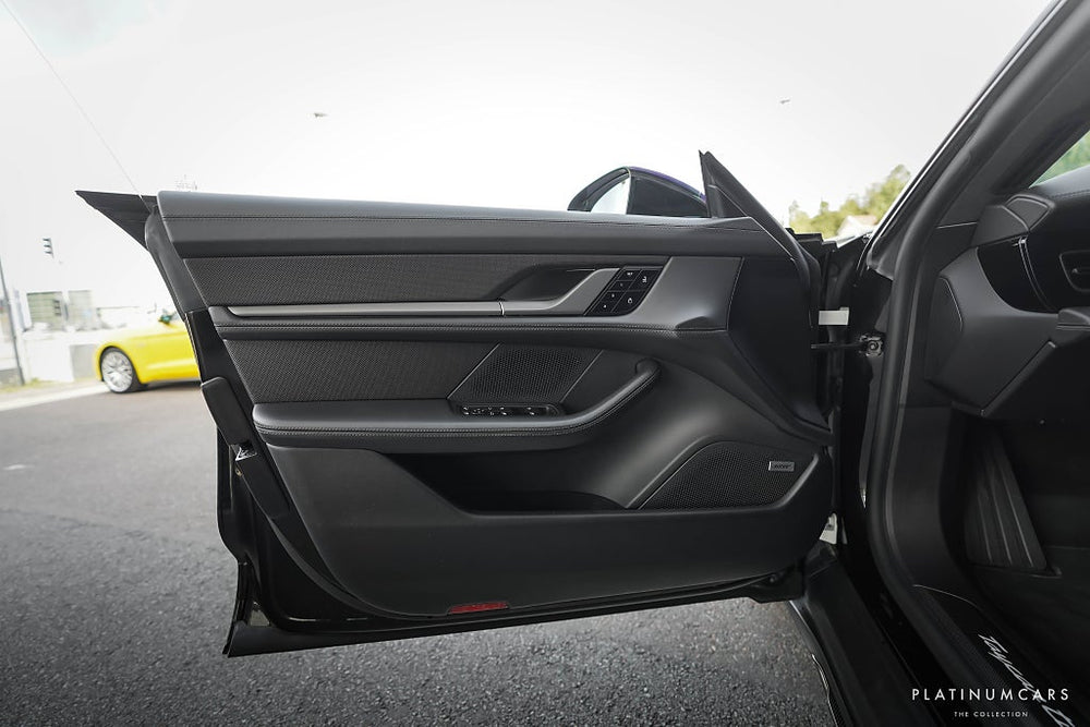Porsche Taycan Turbo S Cross Turismo 761hk / 18-vägs / Kolfiber