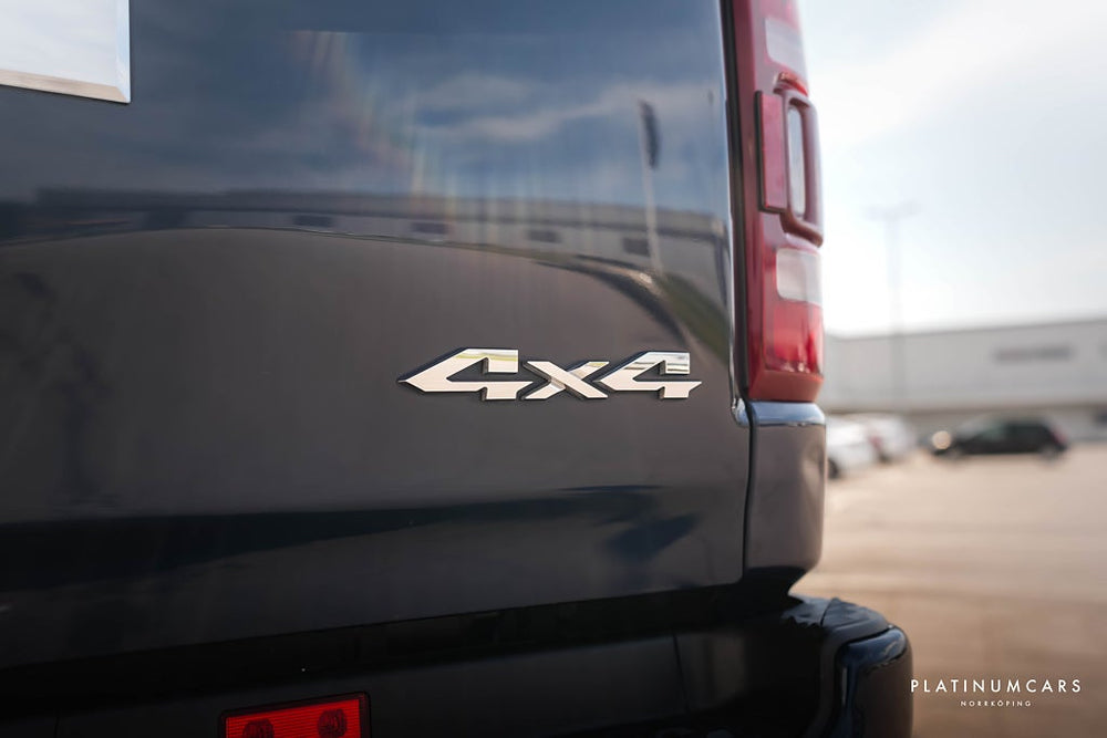 RAM 1500 Crew Cab 5.7 V8 HEMI Flex Fuel 4x4 / LEASEBAR