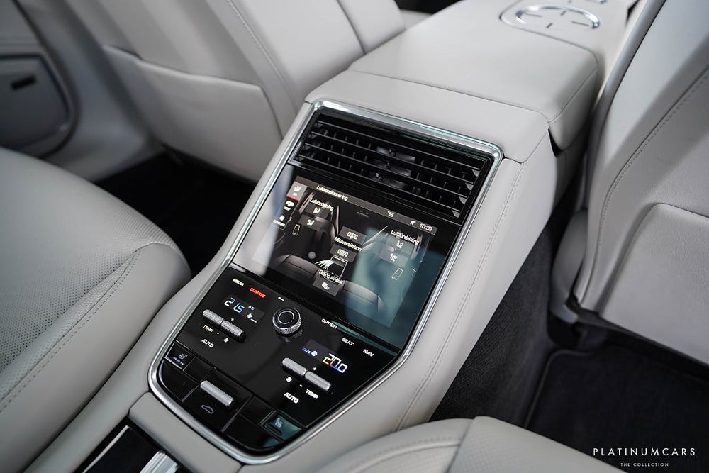 Porsche Panamera 4S E-Hybrid PDK 560HK / SportDesign / 18-vägs / SE SPEC