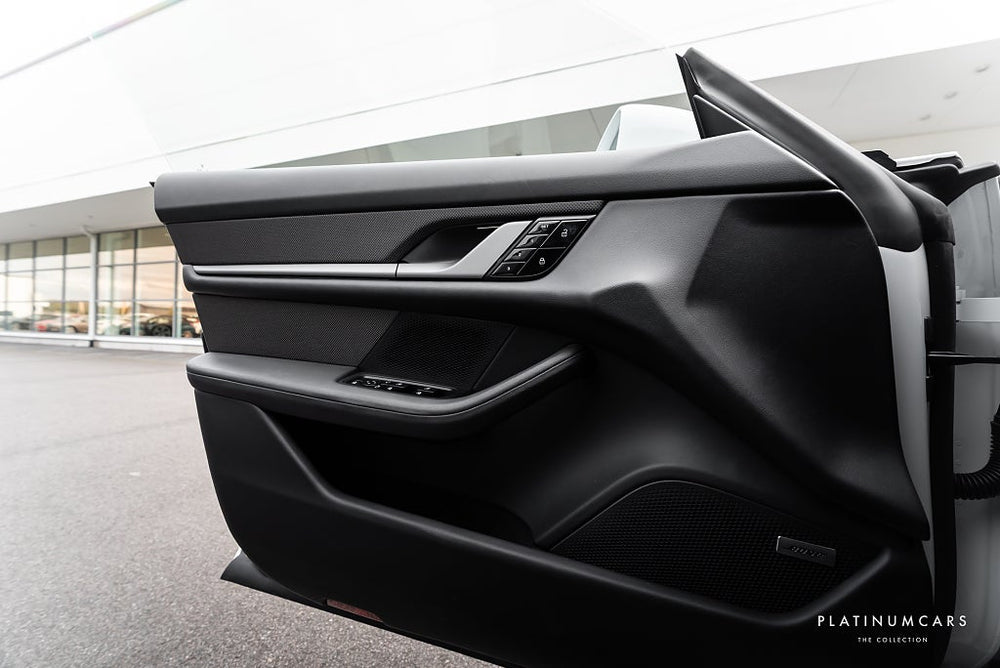 Porsche Taycan Turbo S Performance 761hk / Sv.såld / Carbon