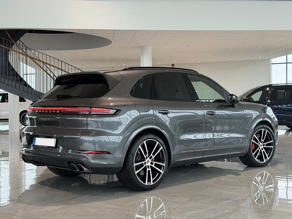 Porsche Cayenne S E-Hybrid 520hk / SportDesign / BOSE / Pano / Drag / HUD
