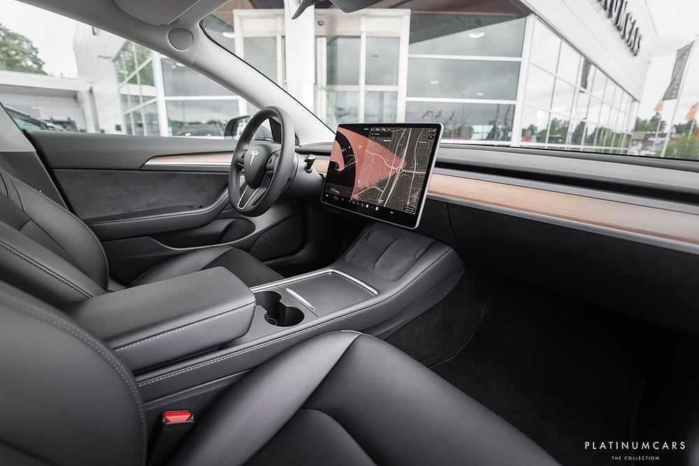 Tesla Model 3 Standard Range 2023 / LEASEBAR