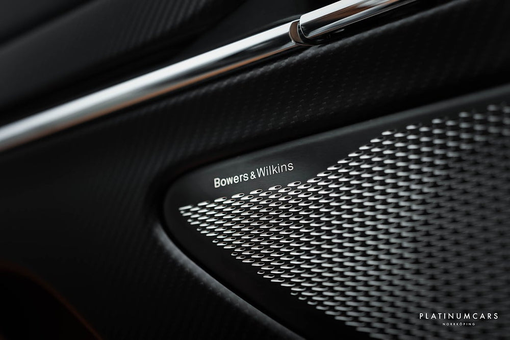 Aston Martin DB12 Volante 680hk / Kolfiber / B&W / Låga mil / SPEC
