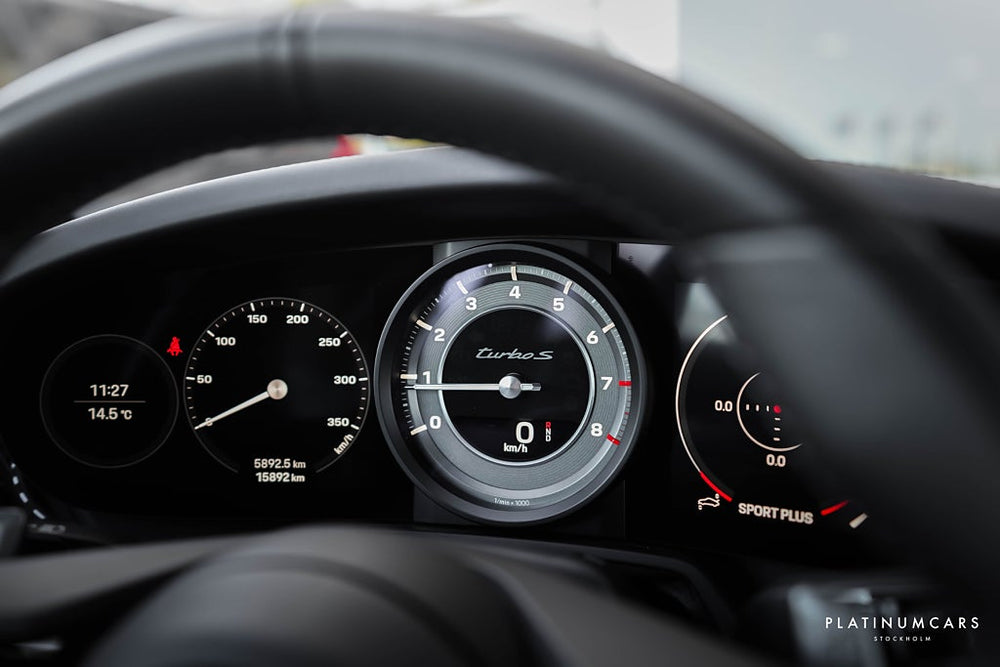 Porsche 911 992 Turbo S PDK 650 hk / Akrapovic / Taklucka / Sv.Såld