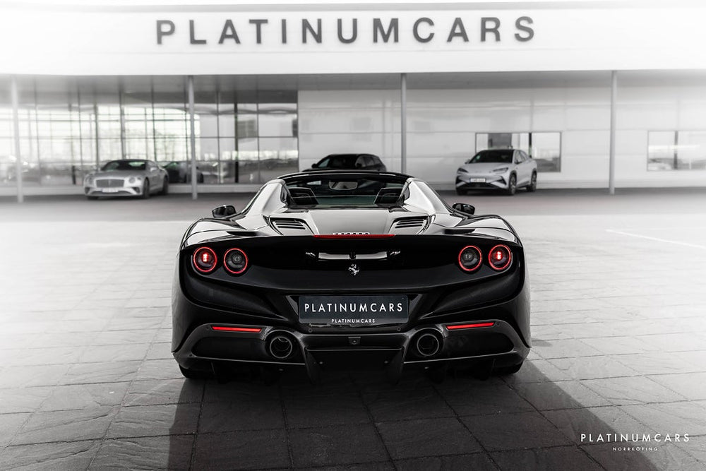 Ferrari F8 Tributo Tributo Spider 720hk / SPEC / Kolfiber  / Låga mil