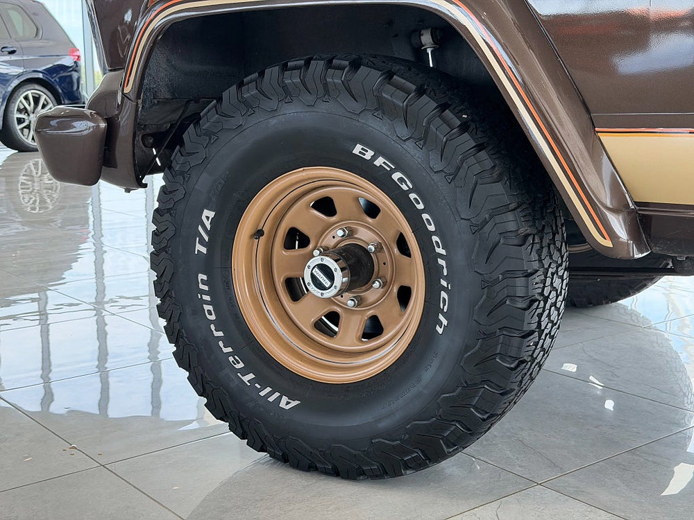 Jeep Cherokee Golden Eagle / 5,3-liters Vortec LS V8 / UNIK