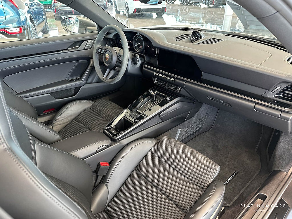 Porsche 911 992 Carrera T PDK 385hk / Sv.såld / Chrono / BOSE