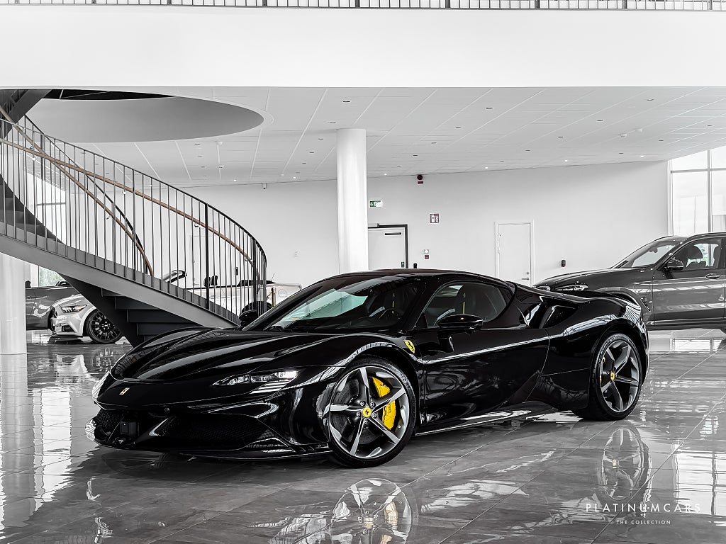 Ferrari SF90 Spider 1000hk / FIORANO / Sv.såld / LÅGA MIL