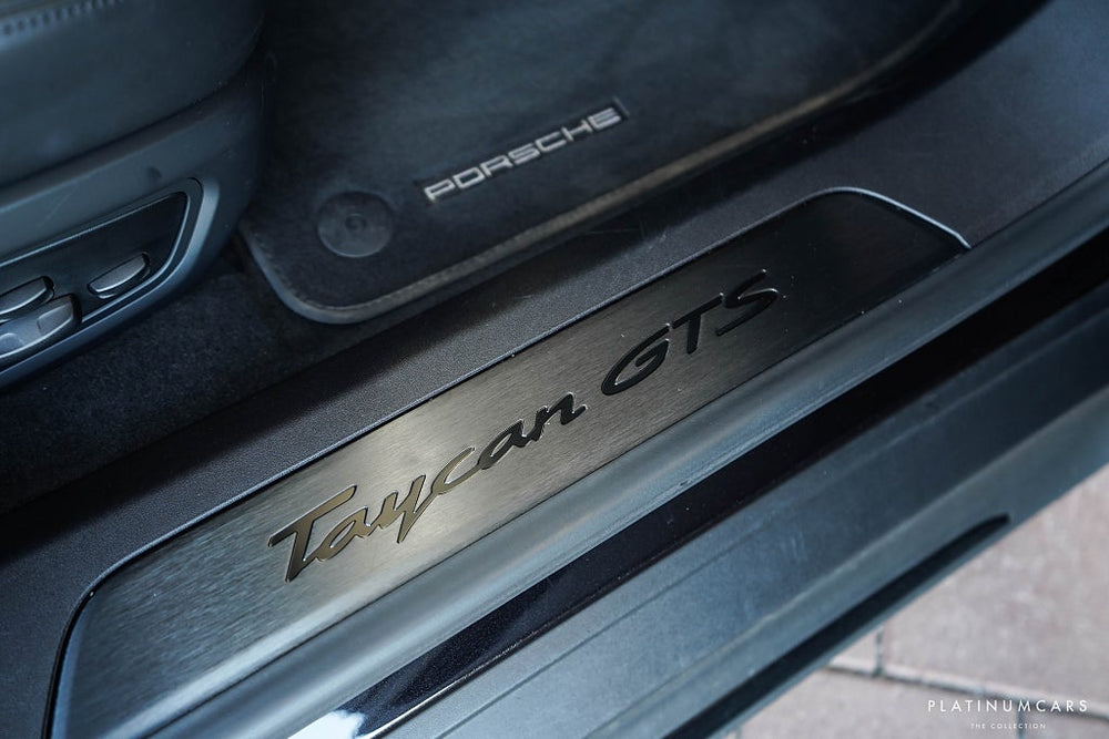 Porsche Taycan GTS Sport Turismo / 18-vägs / Bose / Pano / SE SPEC