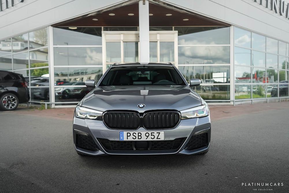 BMW 520d xDrive Touring M Sport / Värmare / Drag / Sv.Såld