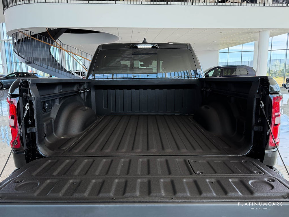 RAM 1500 Laramie Night Premium 2026 / NYA MOD/ LEASEBAR