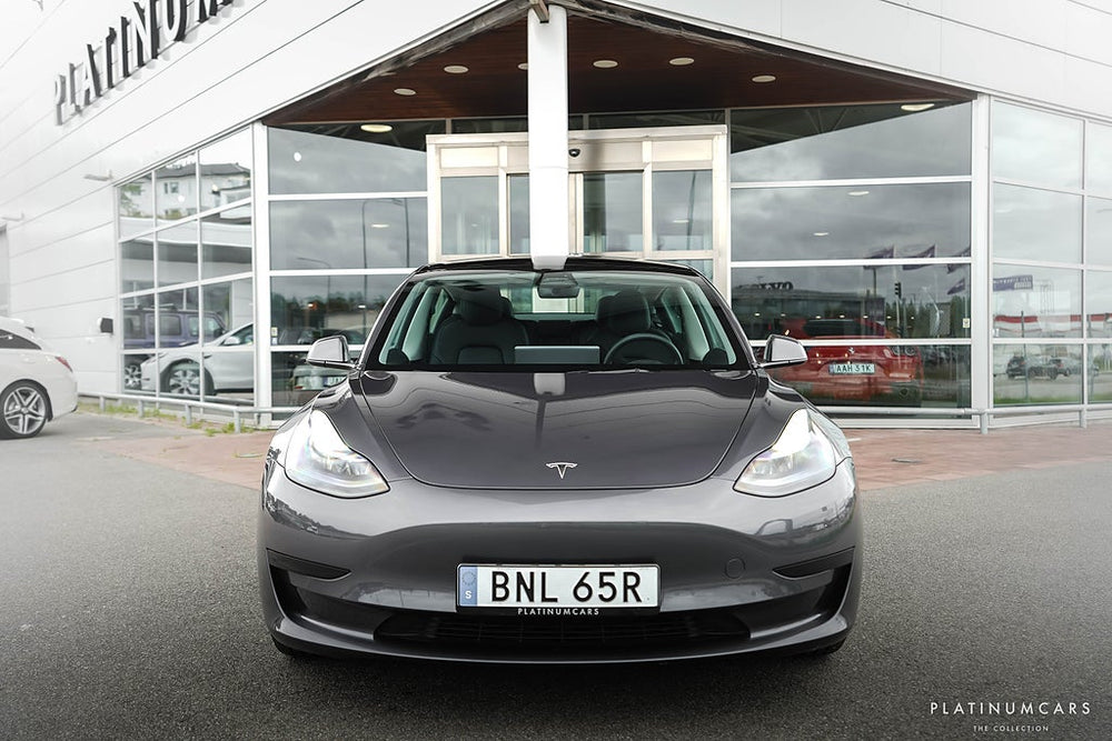 Tesla Model 3 Standard Range 2023 / LEASEBAR