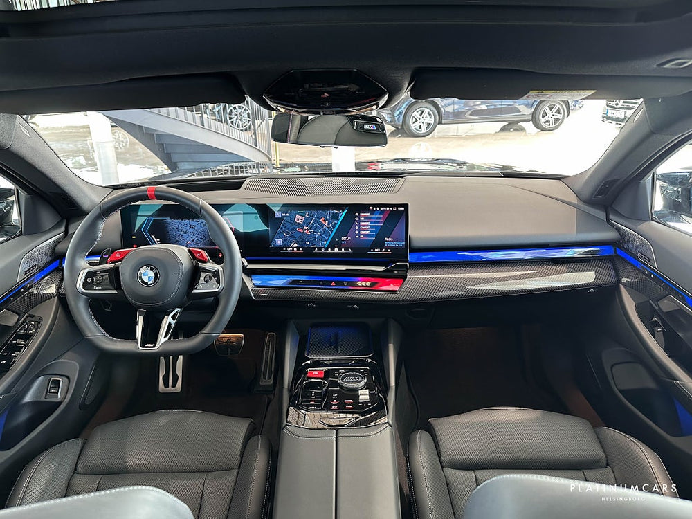 BMW M5 Touring 727hk  / ICONIC GlOW / B&W / Panorama / 360°