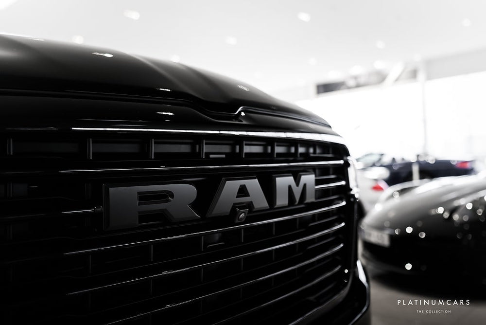 RAM 1500 Laramie Night Premium 2025 / NYA MOD/LEASEBAR