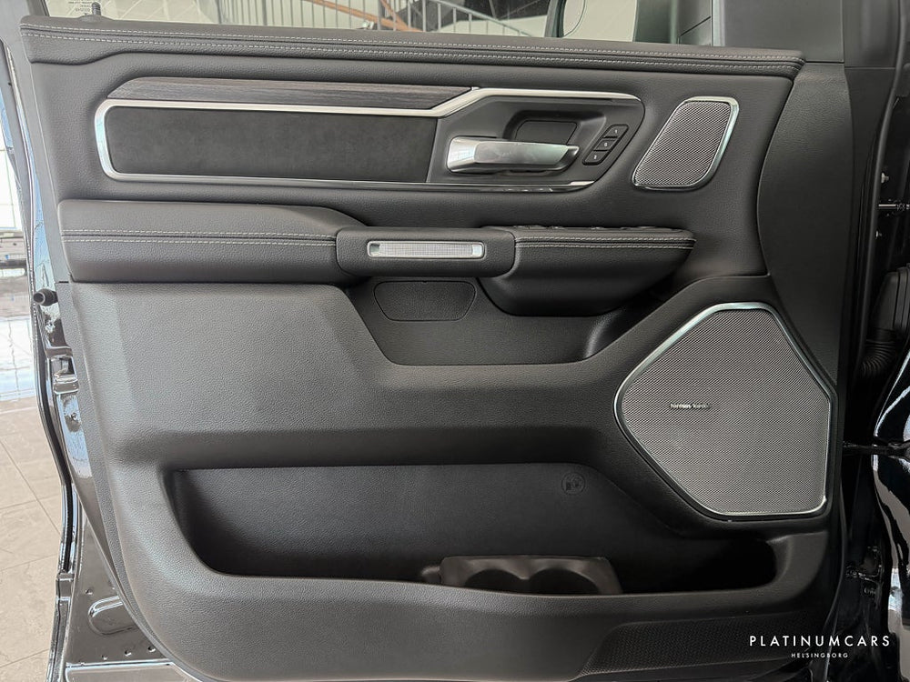 RAM 1500 Laramie Night Premium 2026 / NYA MOD/ LEASEBAR