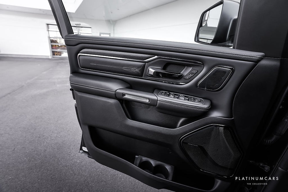 RAM 1500 Limited Night Rambox Tailgate V8 HEMI / LEASEBAR