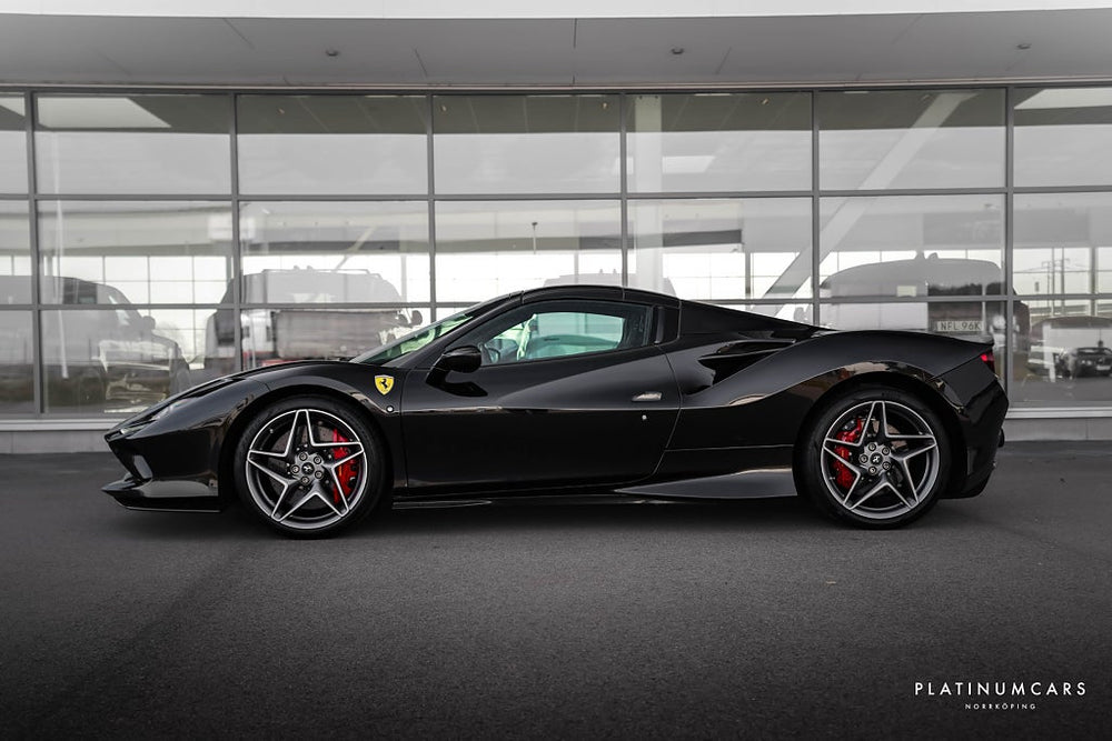 Ferrari F8 Tributo Tributo Spider 720hk / SPEC / Kolfiber  / Låga mil