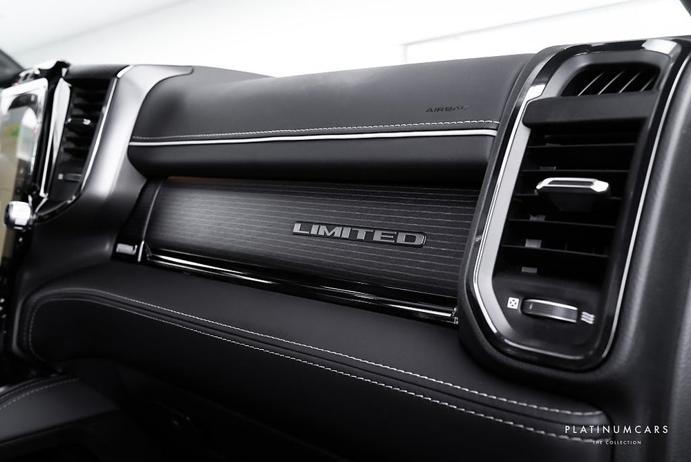 RAM 1500 Limited Night Rambox Tailgate V8 HEMI / LEASEBAR