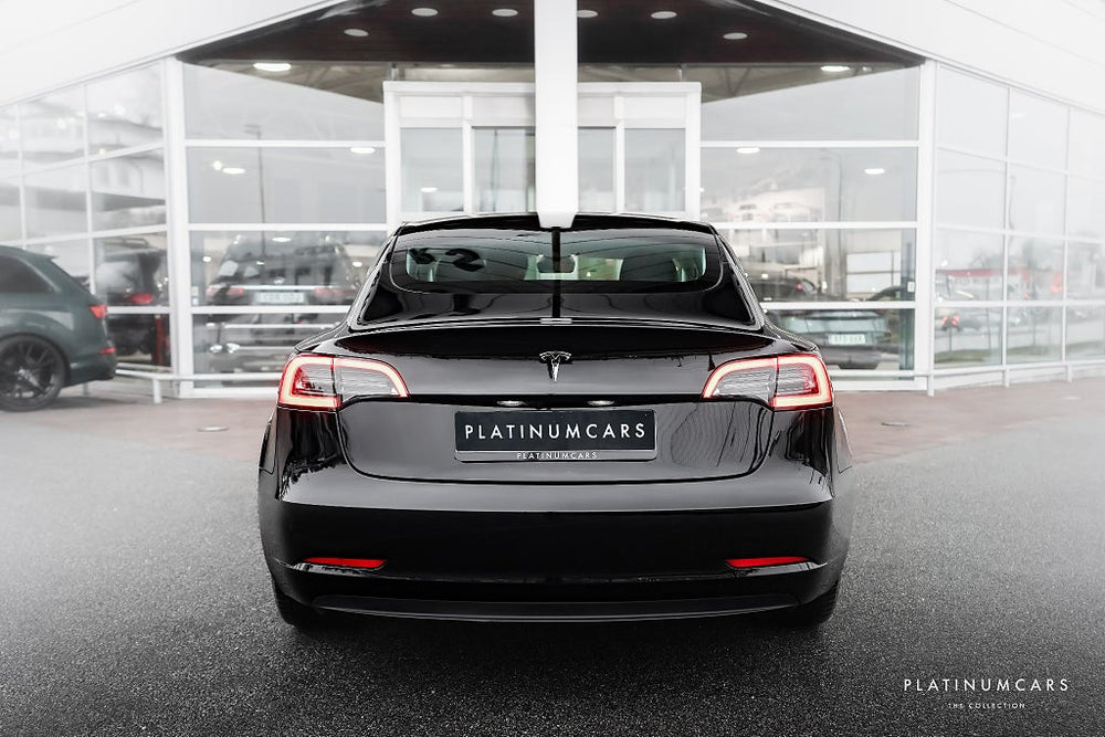 Tesla Model 3 Standard Range 2023 / LEASEBAR