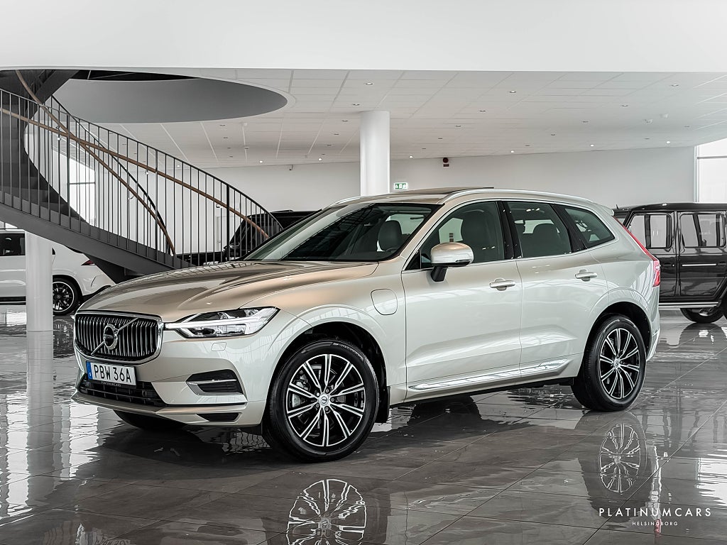 Volvo XC60 Recharge T6 AWD Momentum Advanced 341hk / Pano / VOC