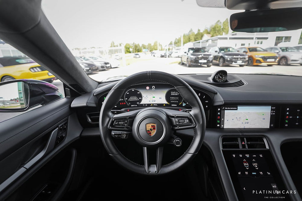 Porsche Taycan Turbo S Cross Turismo 761hk / 18-vägs / Kolfiber