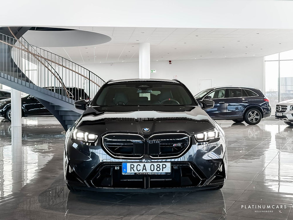 BMW M5 Touring 727hk  / ICONIC GlOW / B&W / Panorama / 360°