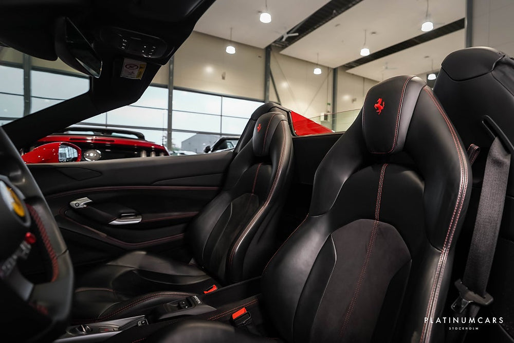 Ferrari F8 Spider Spider 3.9 V8 DCT 720hk / Carbon / Titan