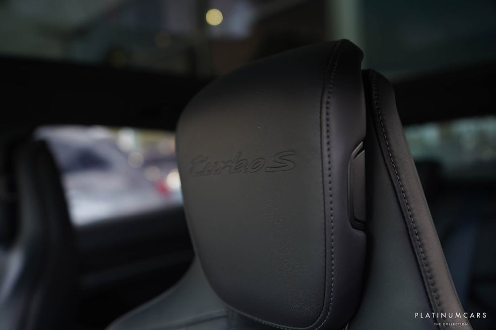 Porsche Taycan Turbo S Cross Turismo 761hk / 18-vägs / Kolfiber