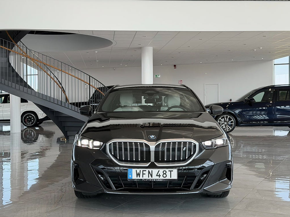 BMW i5 eDrive40 Touring M Sport 340hk / Connected Prof / H&K