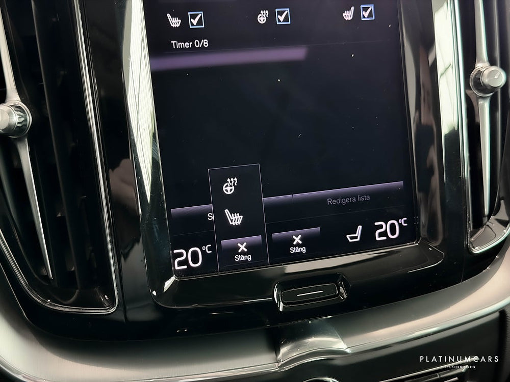 Volvo XC60 Recharge T6 AWD Momentum Advanced 341hk / Pano / VOC