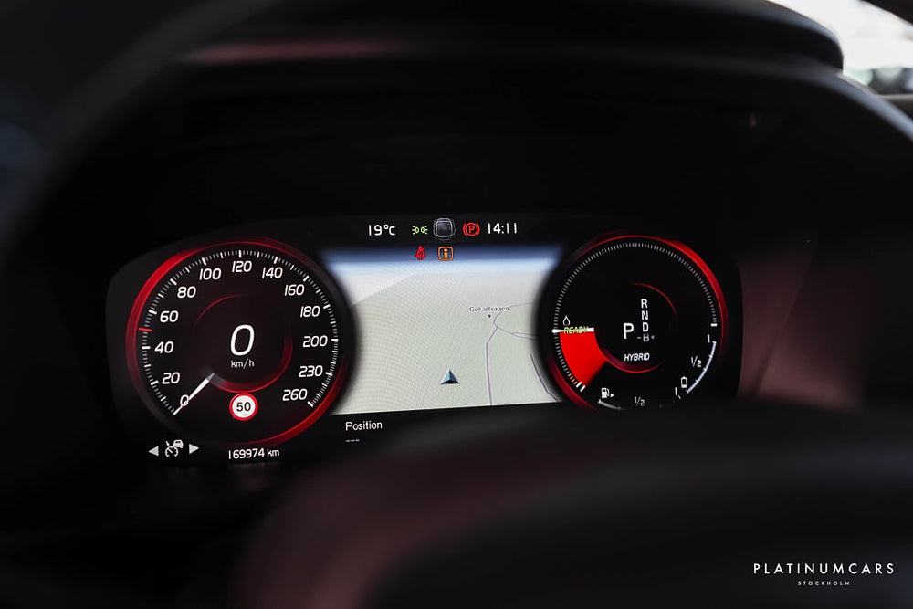 Volvo XC40 T5 Recharge R-Design / LEASEBAR / Värmare / Dragkrok