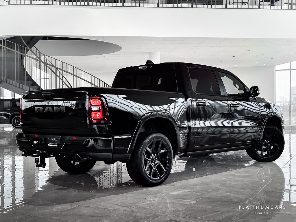 RAM 1500 Laramie Night Premium 2025 / NYA MOD/LEASEBAR