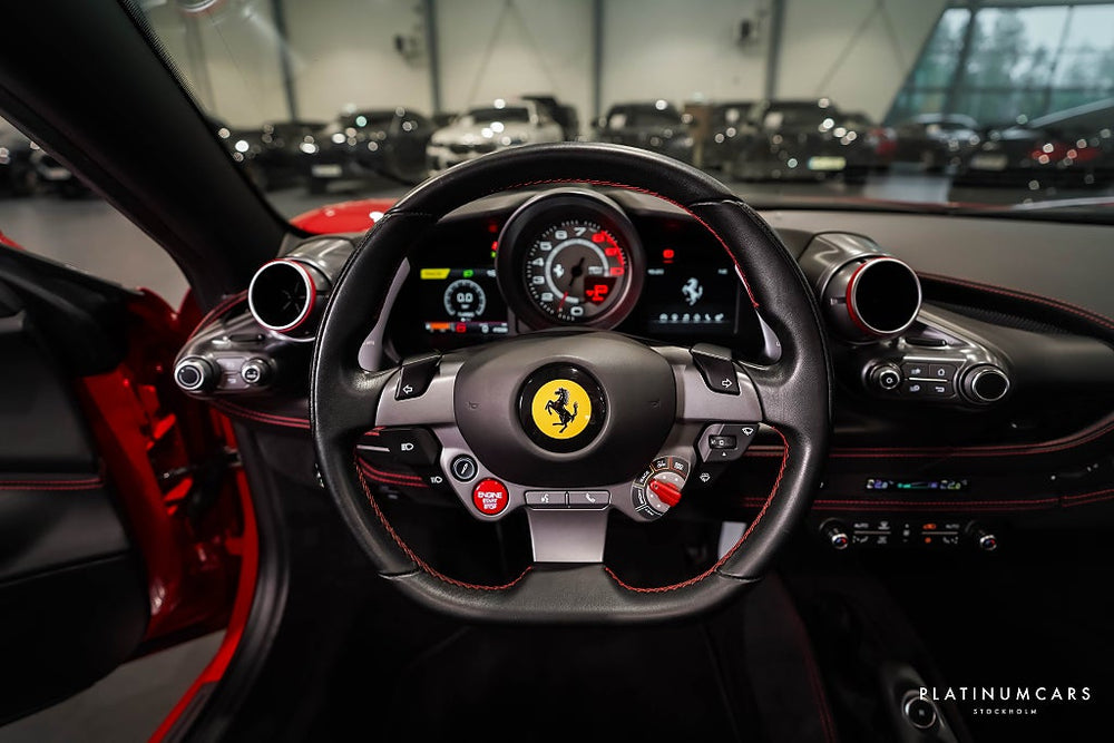 Ferrari F8 Spider Spider 3.9 V8 DCT 720hk / Carbon / Titan