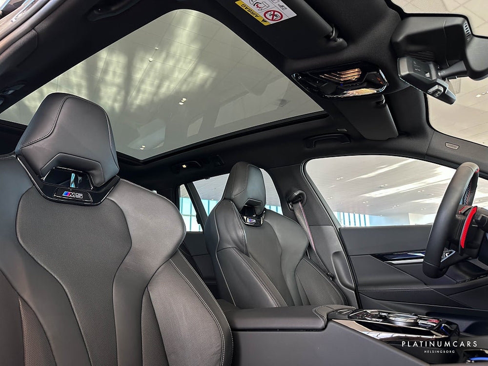 BMW M5 Touring 727hk  / ICONIC GlOW / B&W / Panorama / 360°