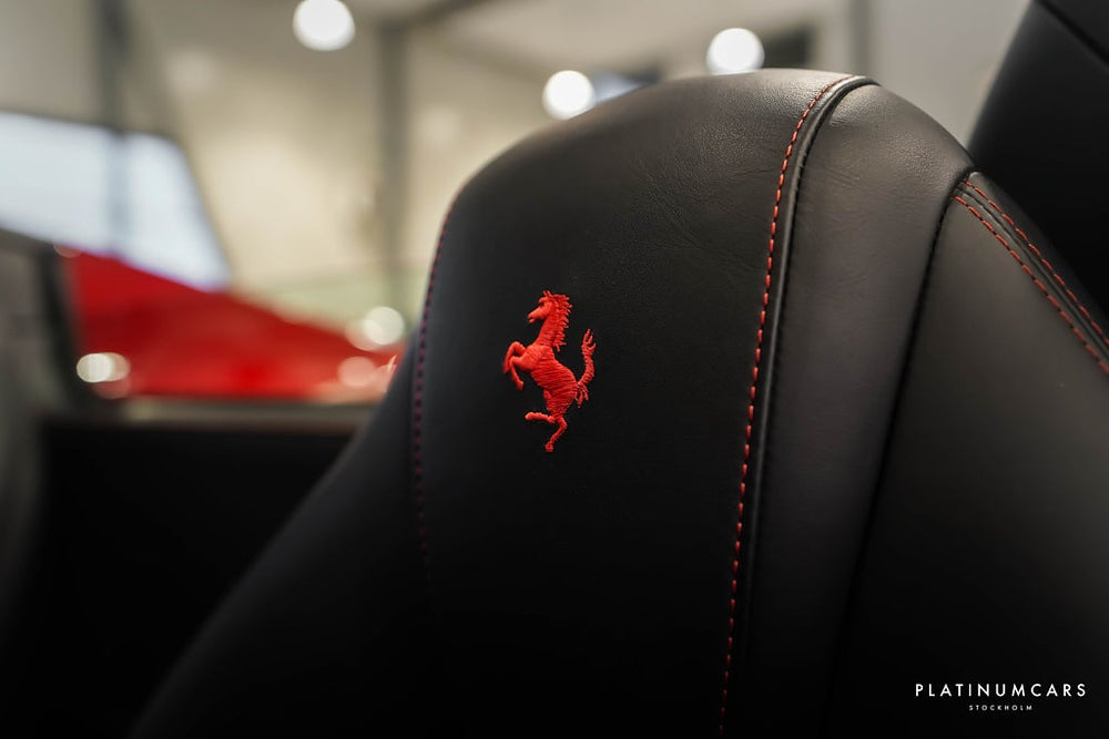 Ferrari F8 Spider Spider 3.9 V8 DCT 720hk / Carbon / Titan