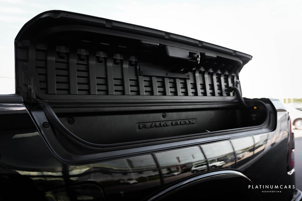 RAM 1500 Limited Night Rambox Tailgate V8 HEMI / LEASEBAR