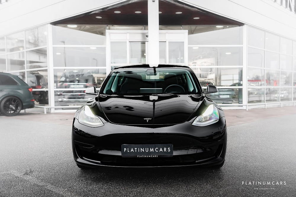 Tesla Model 3 Standard Range 2023 / LEASEBAR