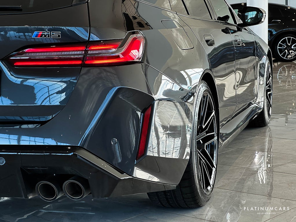 BMW M5 Touring 727hk  / ICONIC GlOW / B&W / Panorama / 360°