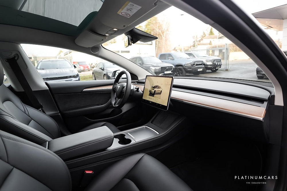 Tesla Model 3 Standard Range 2023 / LEASEBAR