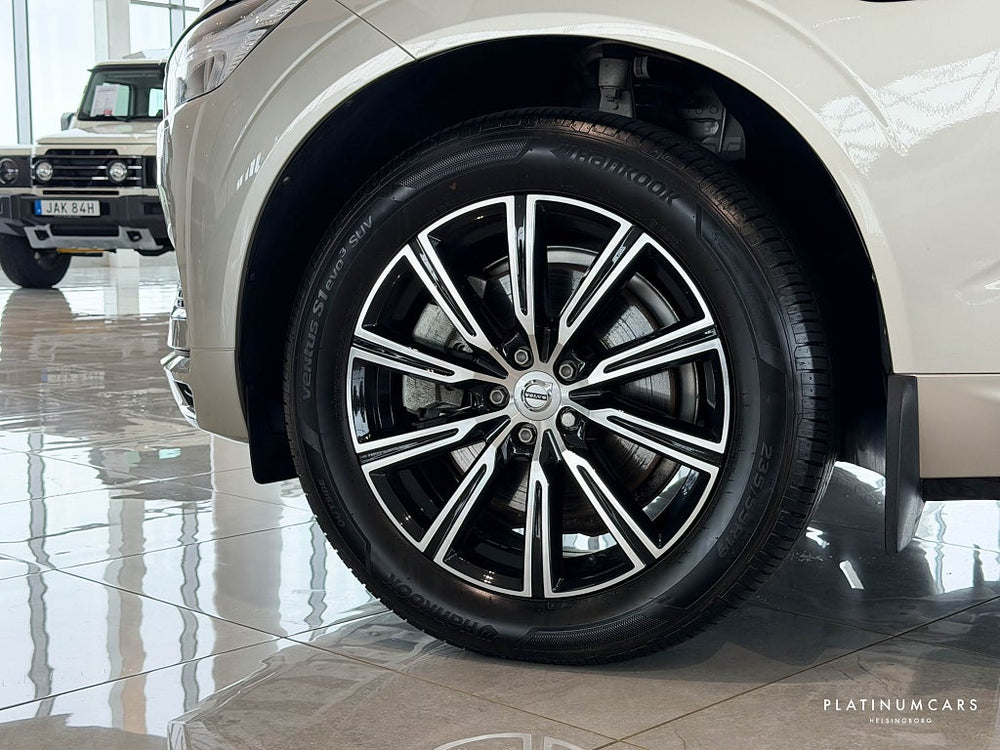 Volvo XC60 Recharge T6 AWD Momentum Advanced 341hk / Pano / VOC
