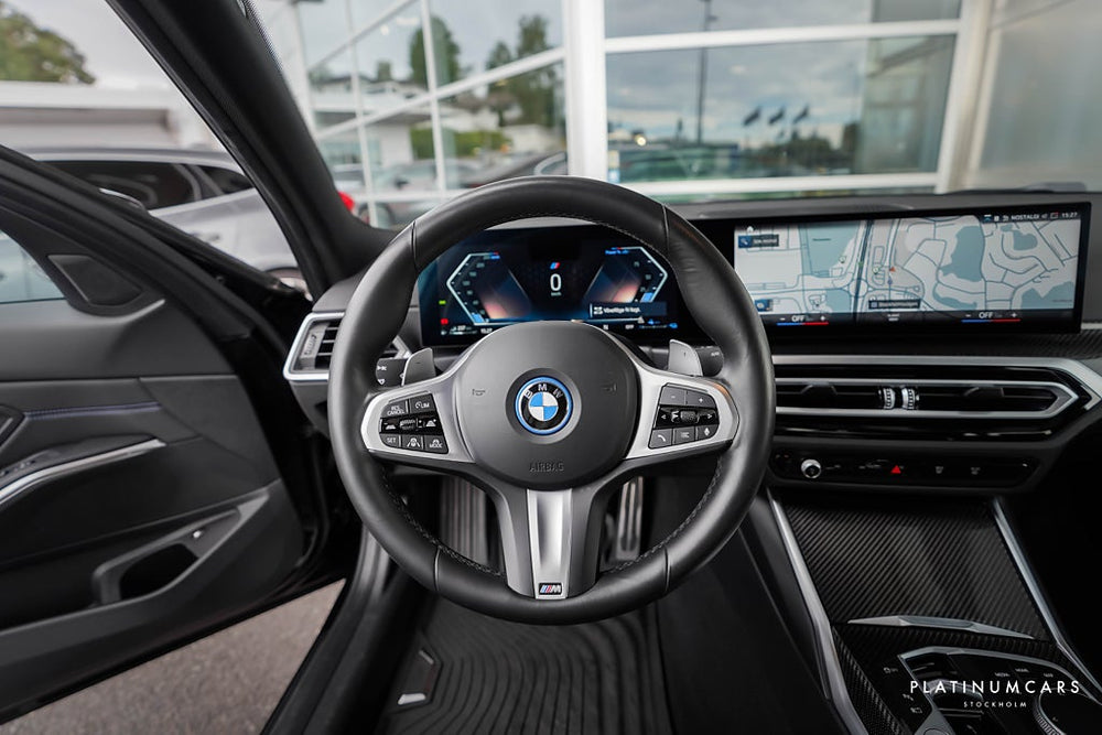 BMW 330e xDrive Sedan M Sport 292hk 2024 / LEASEBAR / Kolfiber