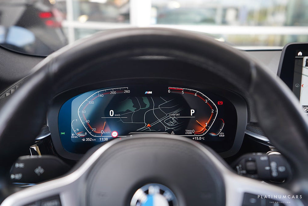 BMW 520d xDrive Touring M Sport / Värmare / Drag / Sv.Såld